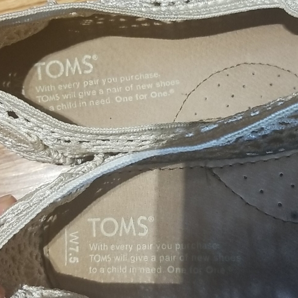 Shoes - Picture 2 of 3